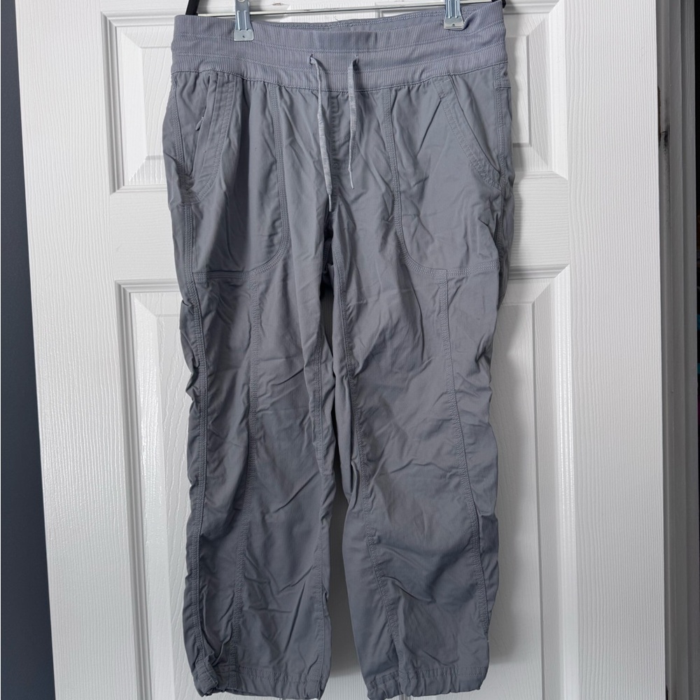 Light gray the north face capri M VGUC